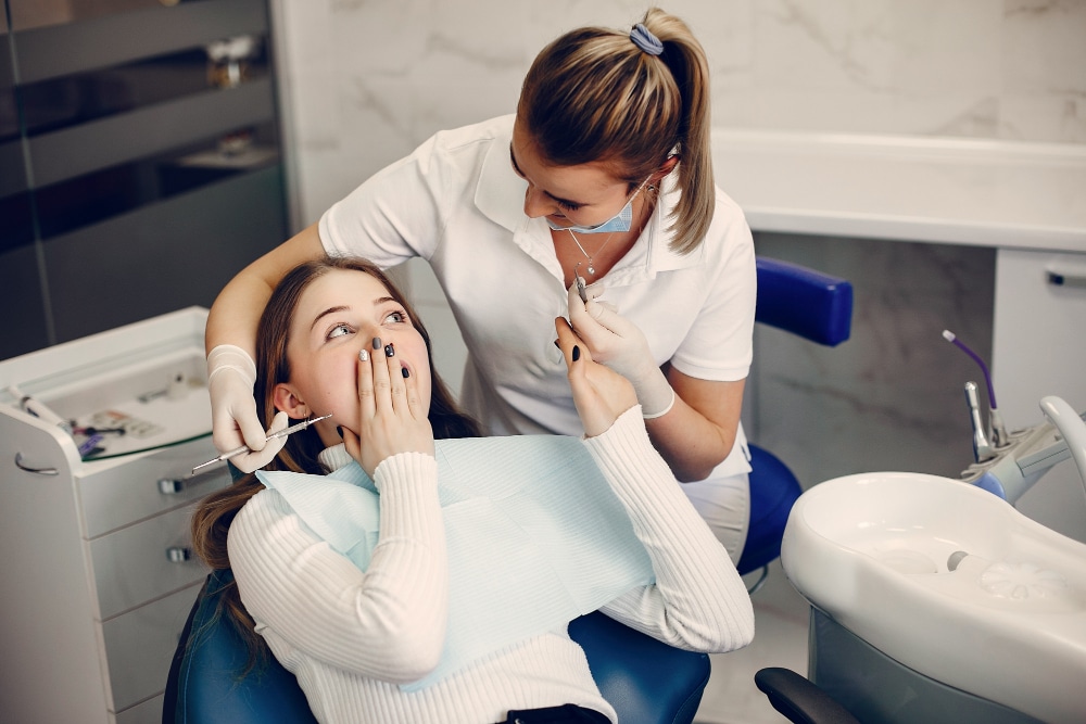 Emergency dental care with immediate treatment capabilities